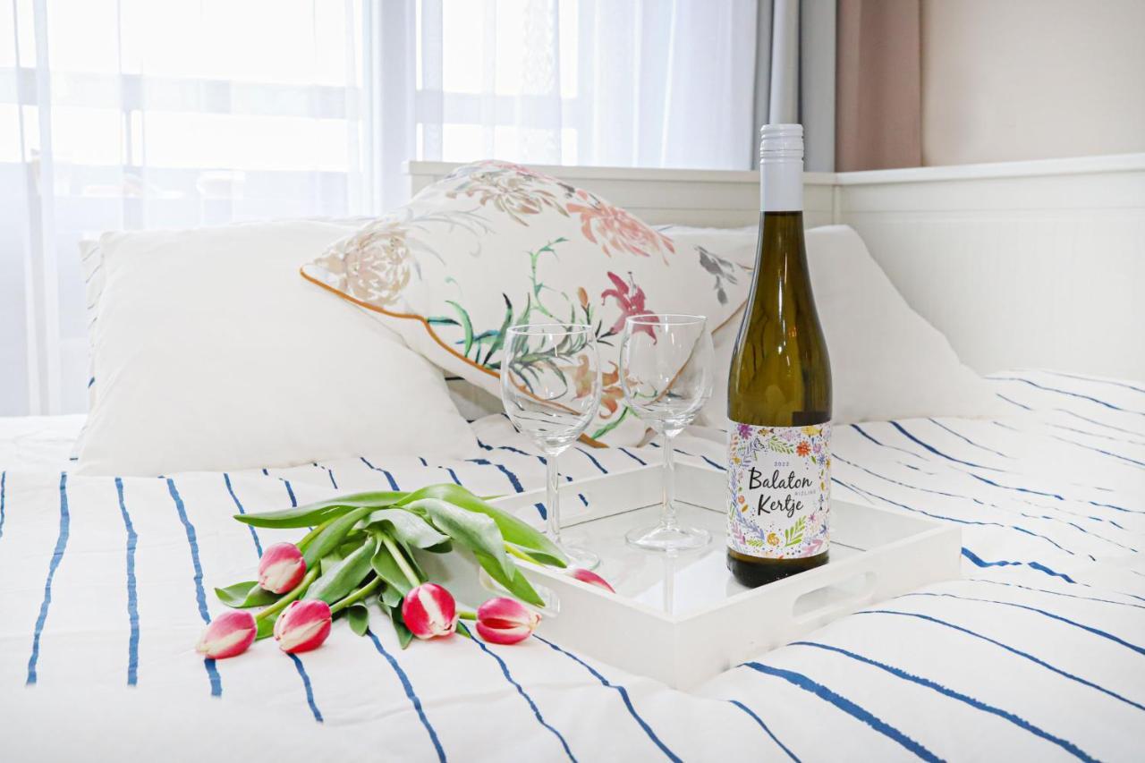 Silver Lodge Ezuestpart Apartman Siófok Eksteriør bilde